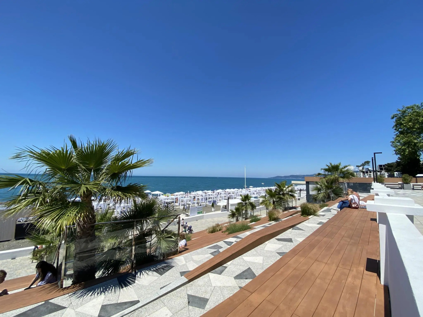 Апарт-отель F1 с бассейном