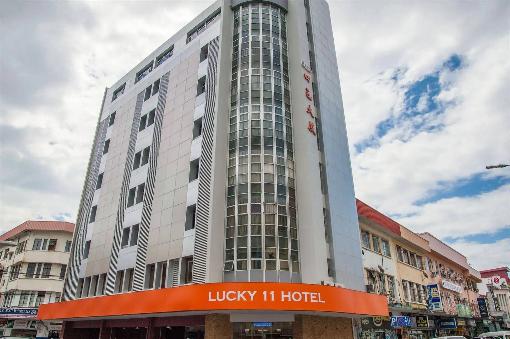 Lucky 11 Hotel