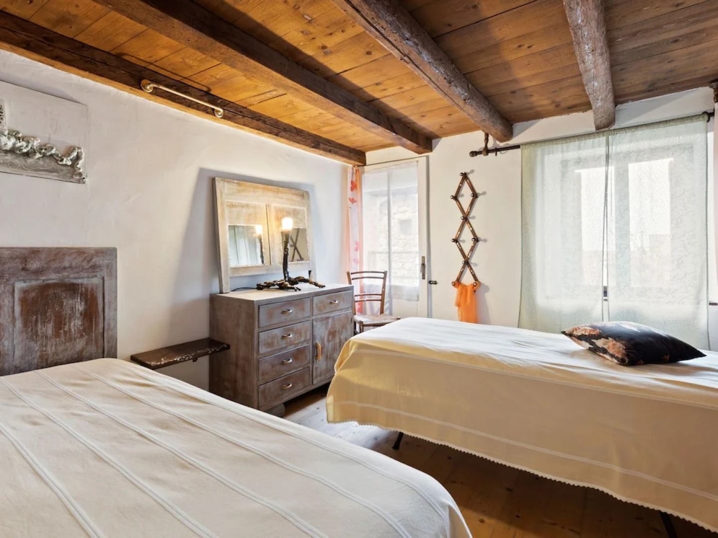 Lovely Holiday Home in Montaner With Patio