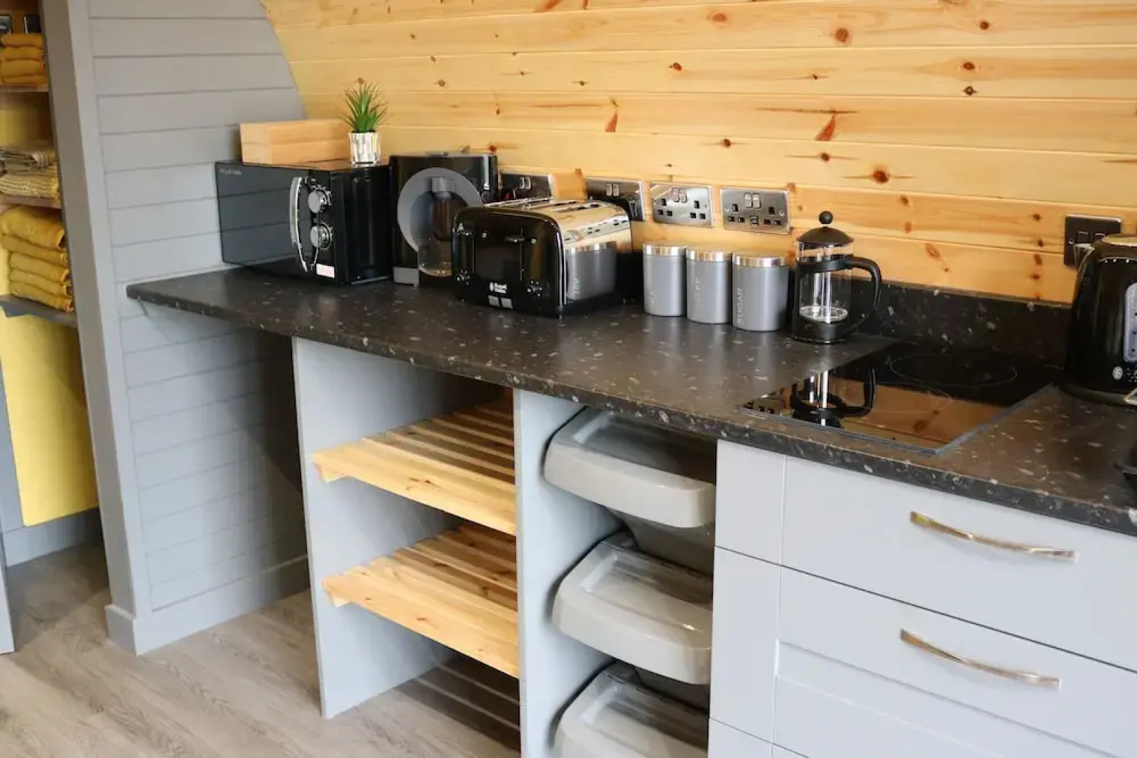 Glampods - 5 Berth Glamping Pod Elgin