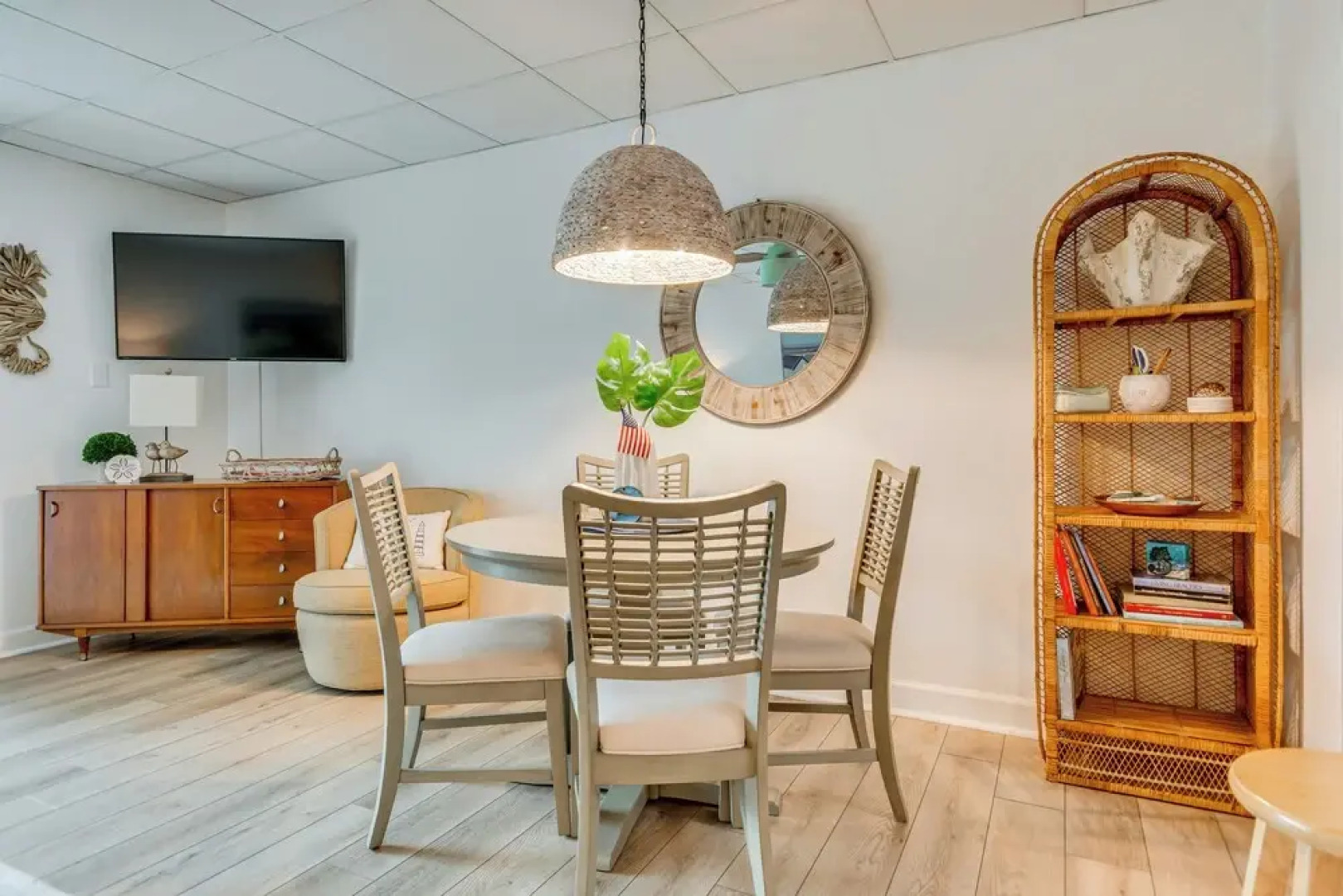 Gulf Breeze Escape w/ Patio + Community Pool!