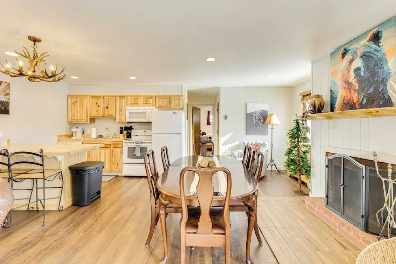 1/2 Mi to Skiing: Red River Condo w/ Free Shuttle!