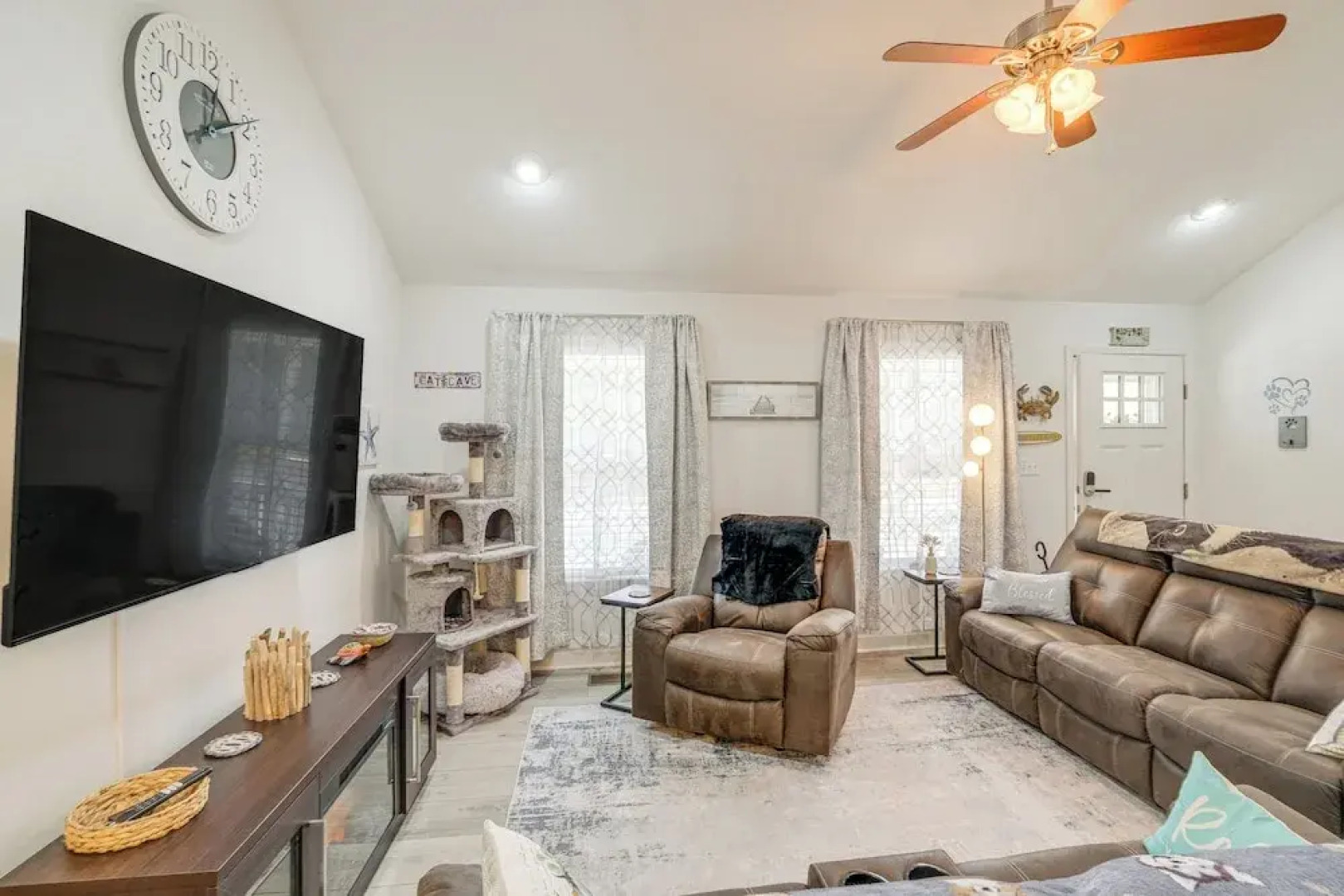 1 Mi to Colonial Beach Boardwalk: Home w/ Fire Pit