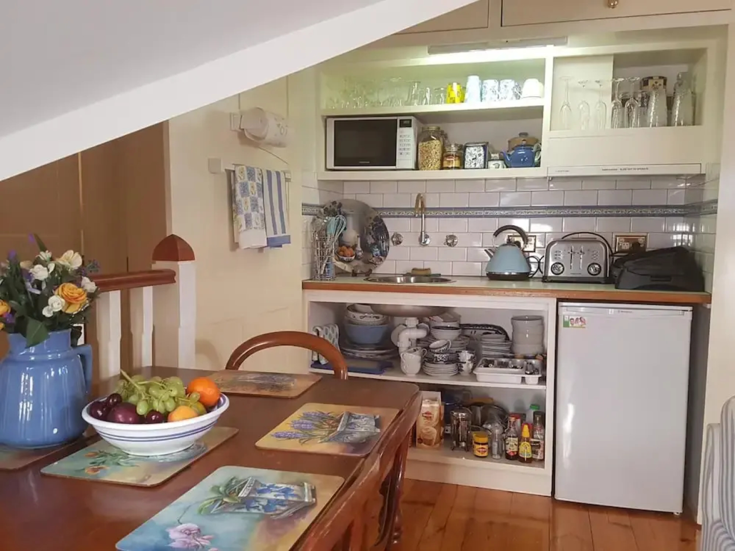 Water Bay Villa Bed and Breakfast