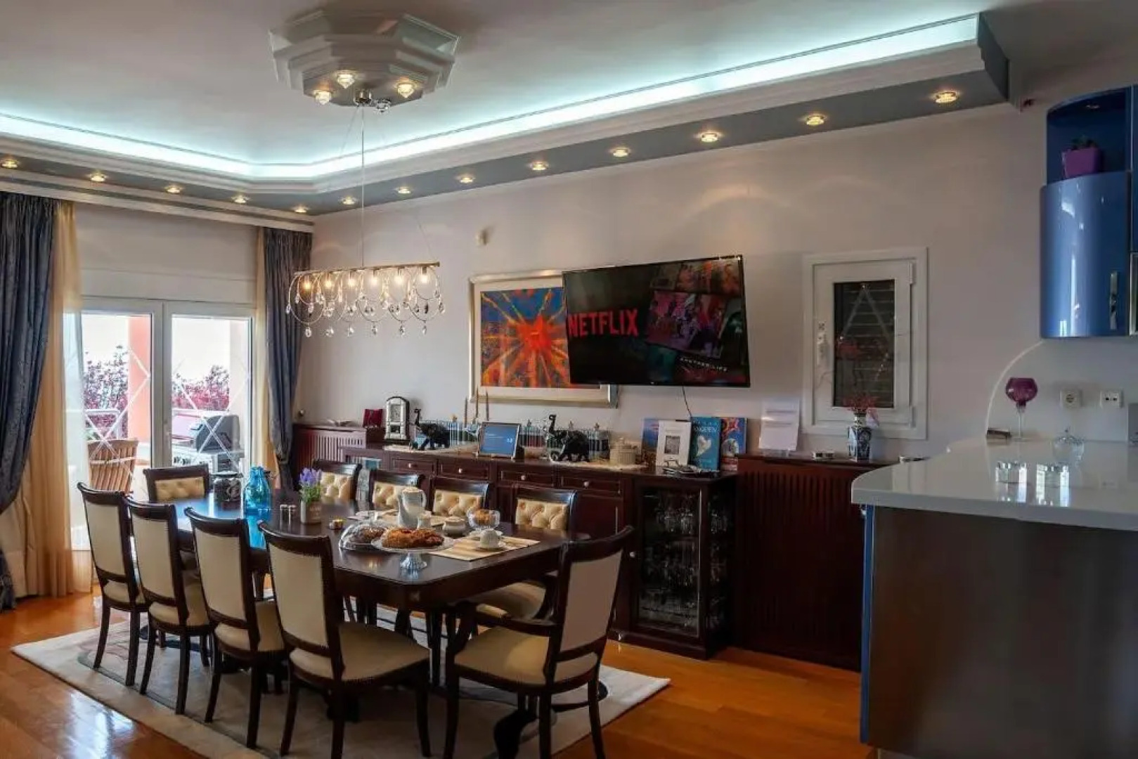 4 Bed Villa - Sleeps 10 - Pets - Pool - Hottub