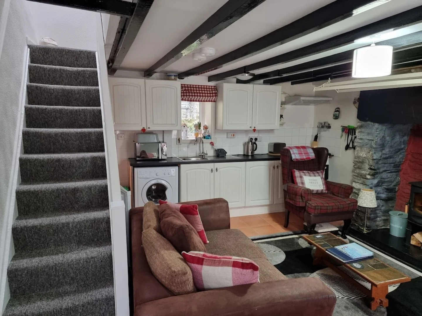 2 Bed House - Sleeps 3 - Pets - Garden - Parking