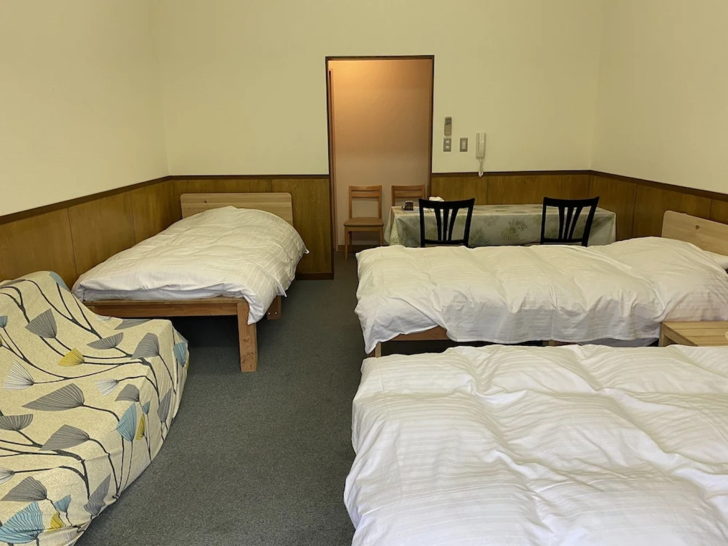 Riverside Hostel B&B – Hostel