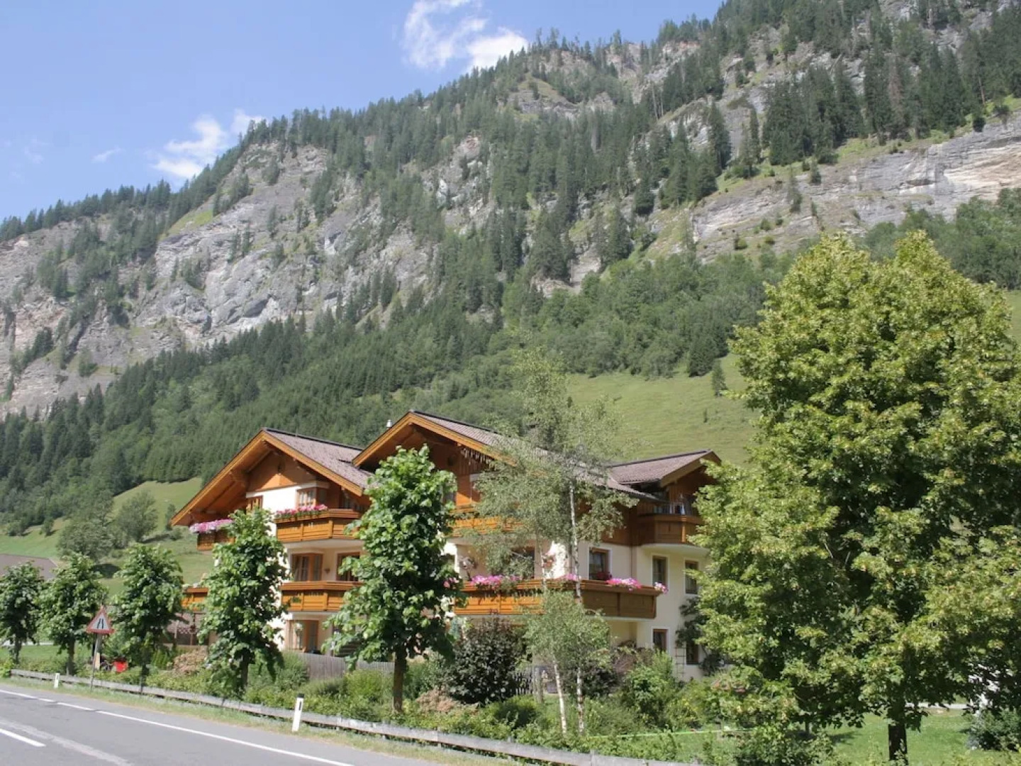 Bright Holiday Home in Huttschlag near Mountains Ski Slopes