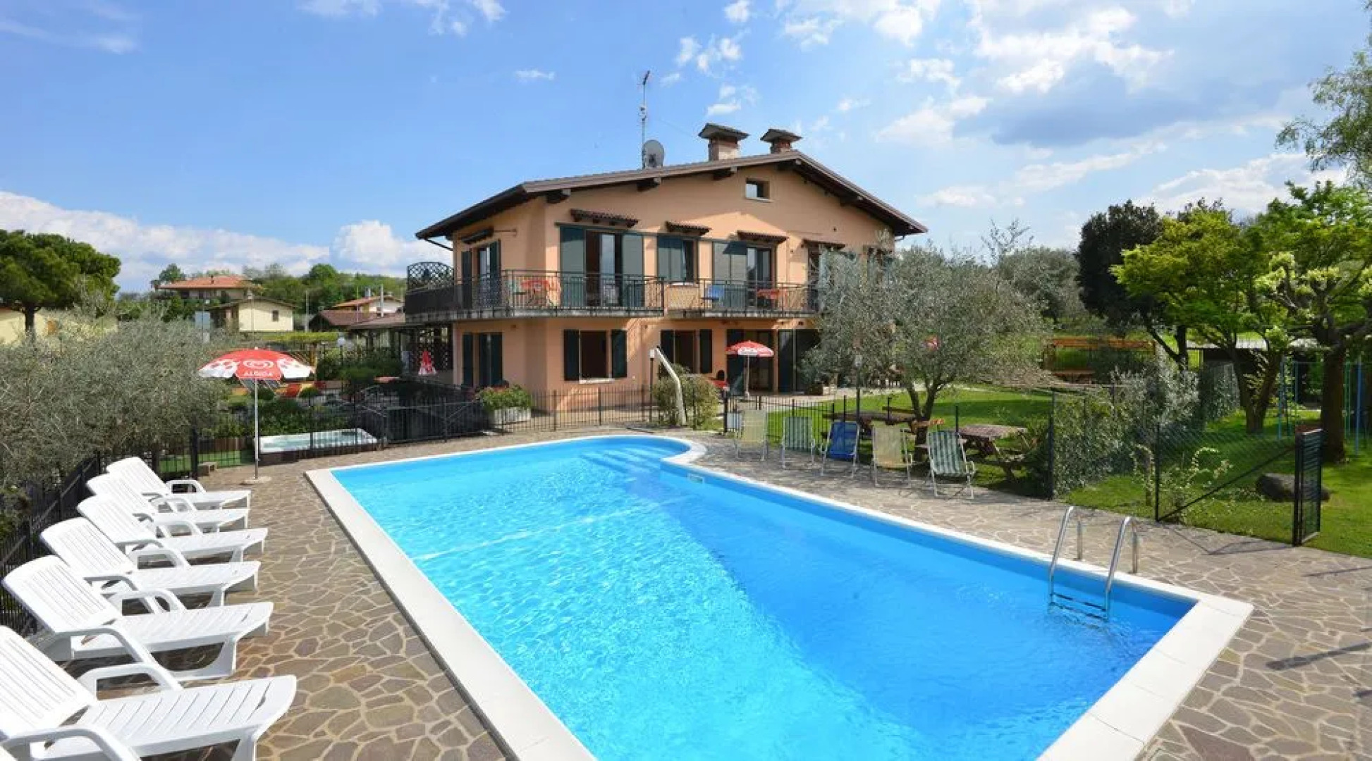 La Grolla Apartments