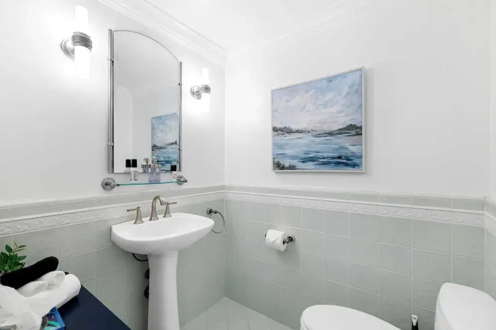 Oceanfront Gem w/ Balcony, Pool, Hot Tub & Carbon Beach Access Bluewater Haven by Avantstay