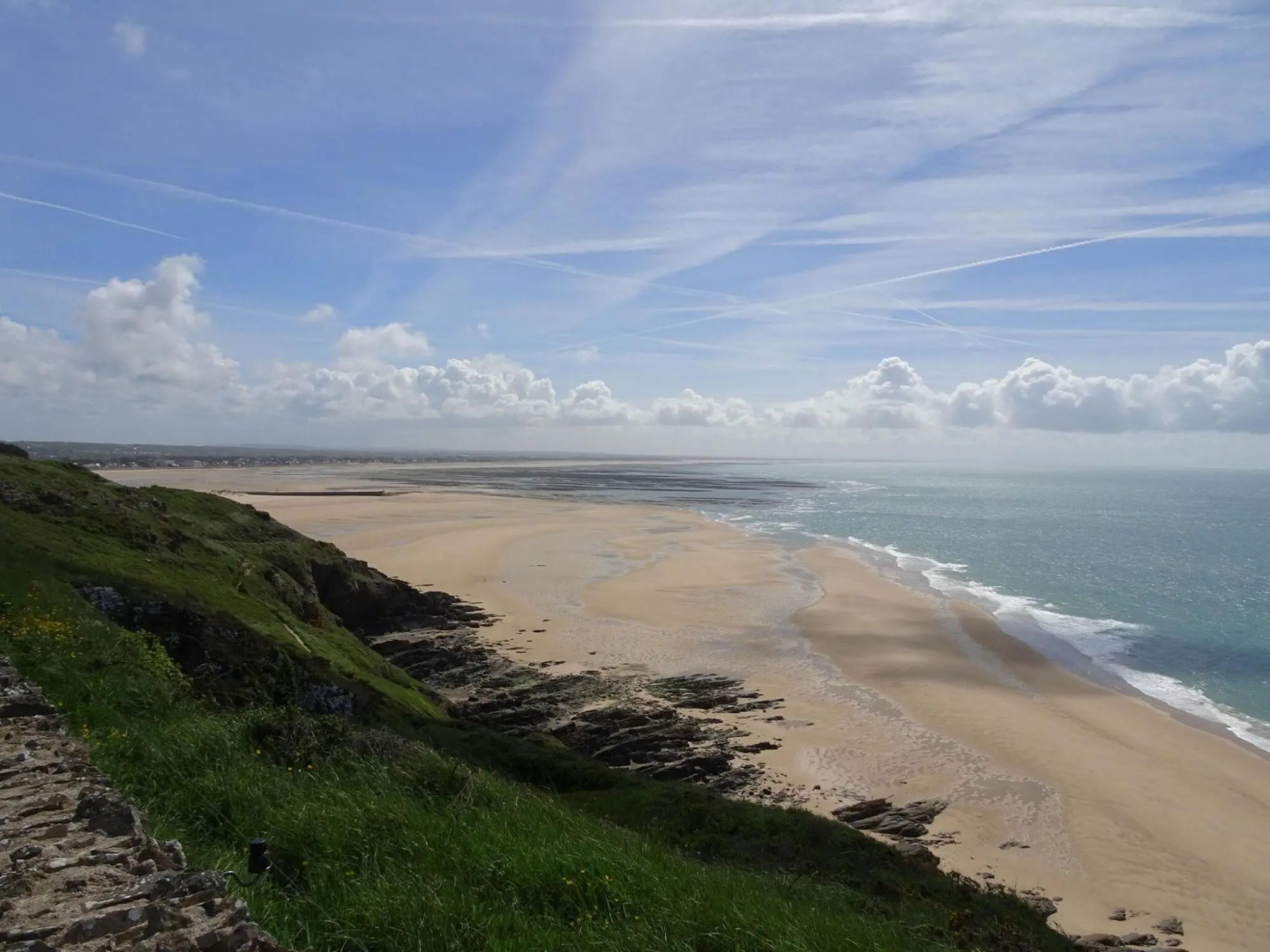 Beautiful Norman House With Outbuilding Located in the bay of Mont St Michel