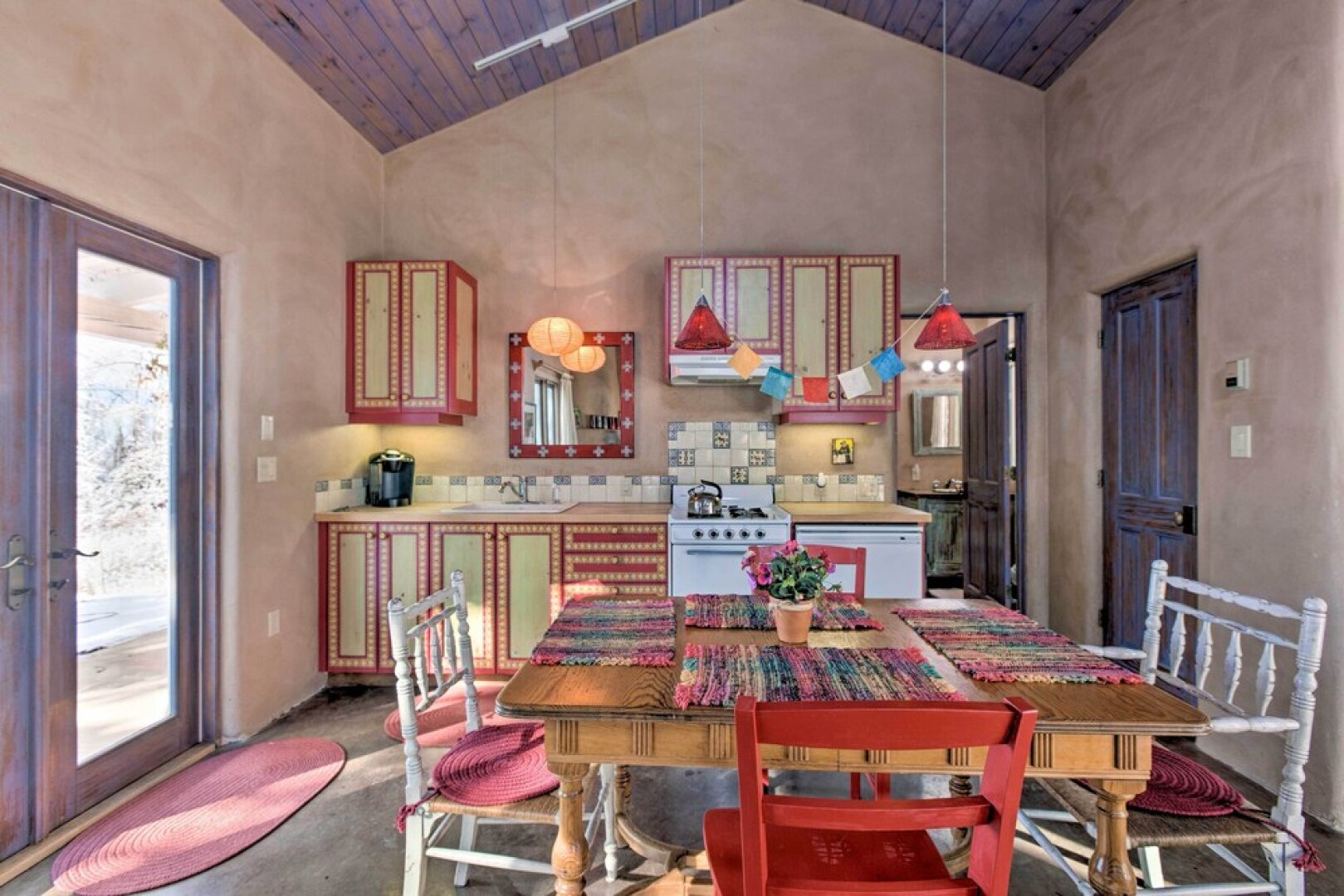 Unique Casita w/ Kiva Fireplace: 11 Mi to Taos Ski