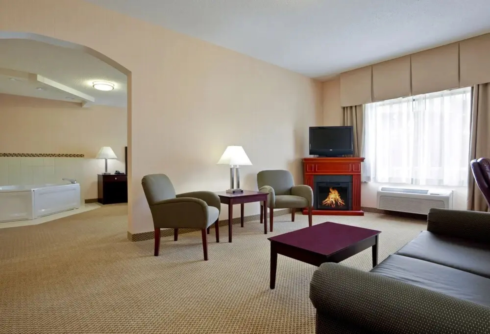 Holiday Inn Express And Suites Dayton North Tipp C