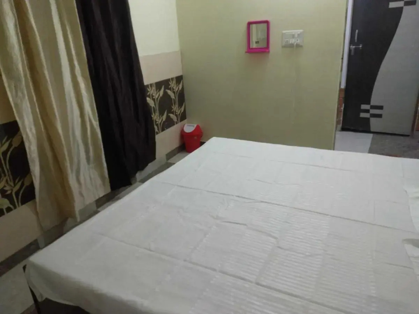 OYO 701211 Rock Star Hotel & Rooms