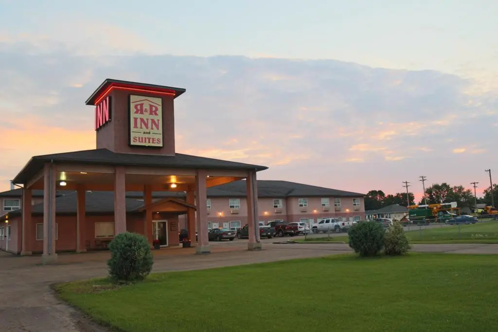 R & R Inn & Suites