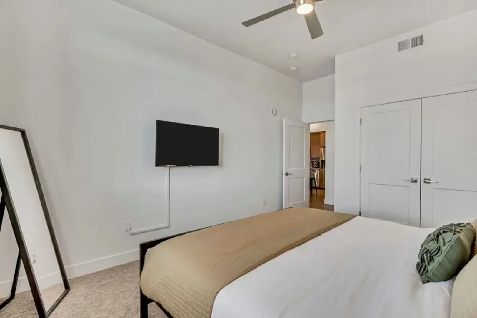 Stunning Corporate Housing - Hill Afb - Davis Conf