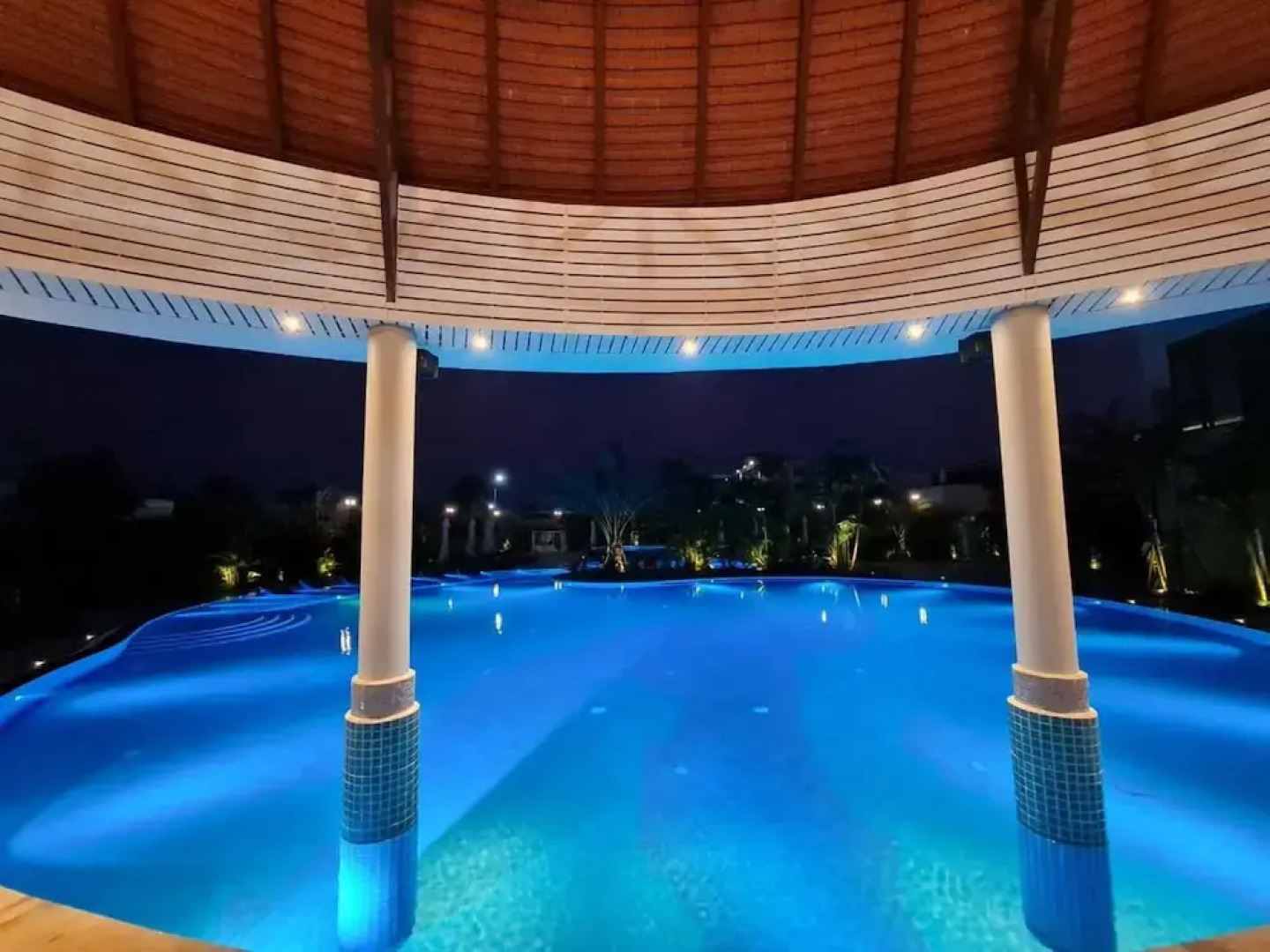 Castle Bayview Resort & Spa