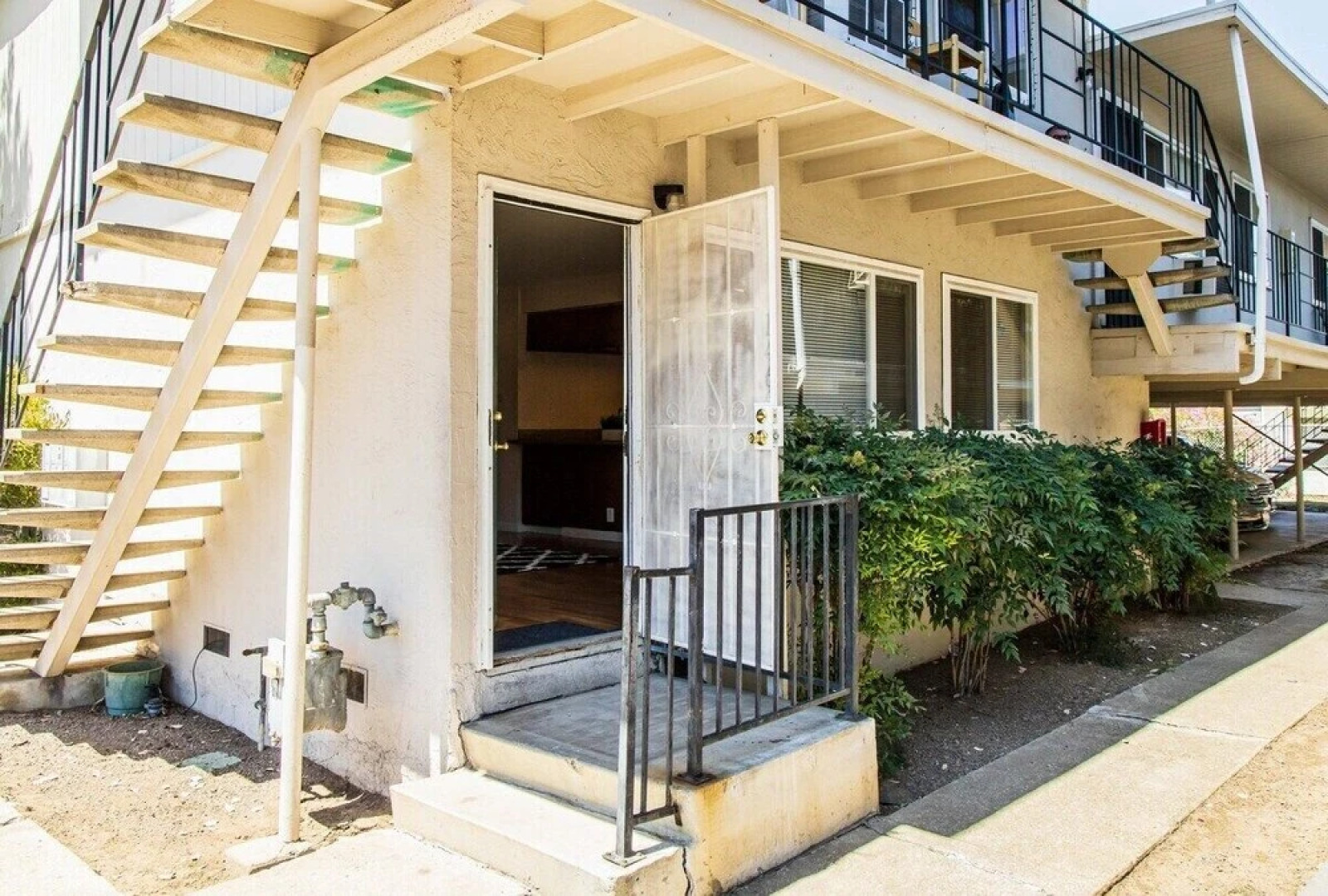 Beautifully Designed Concord Apartment