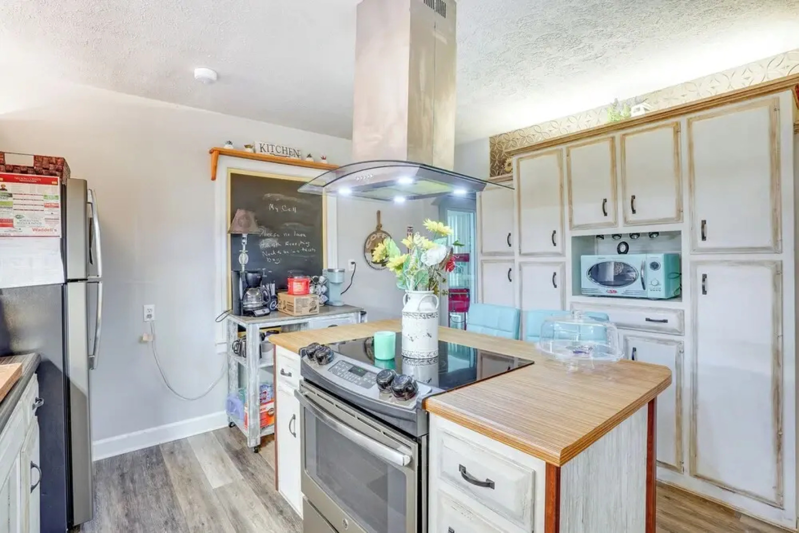 Charming Bardstown Home w/ Deck ~ 1 Mi to Downtown