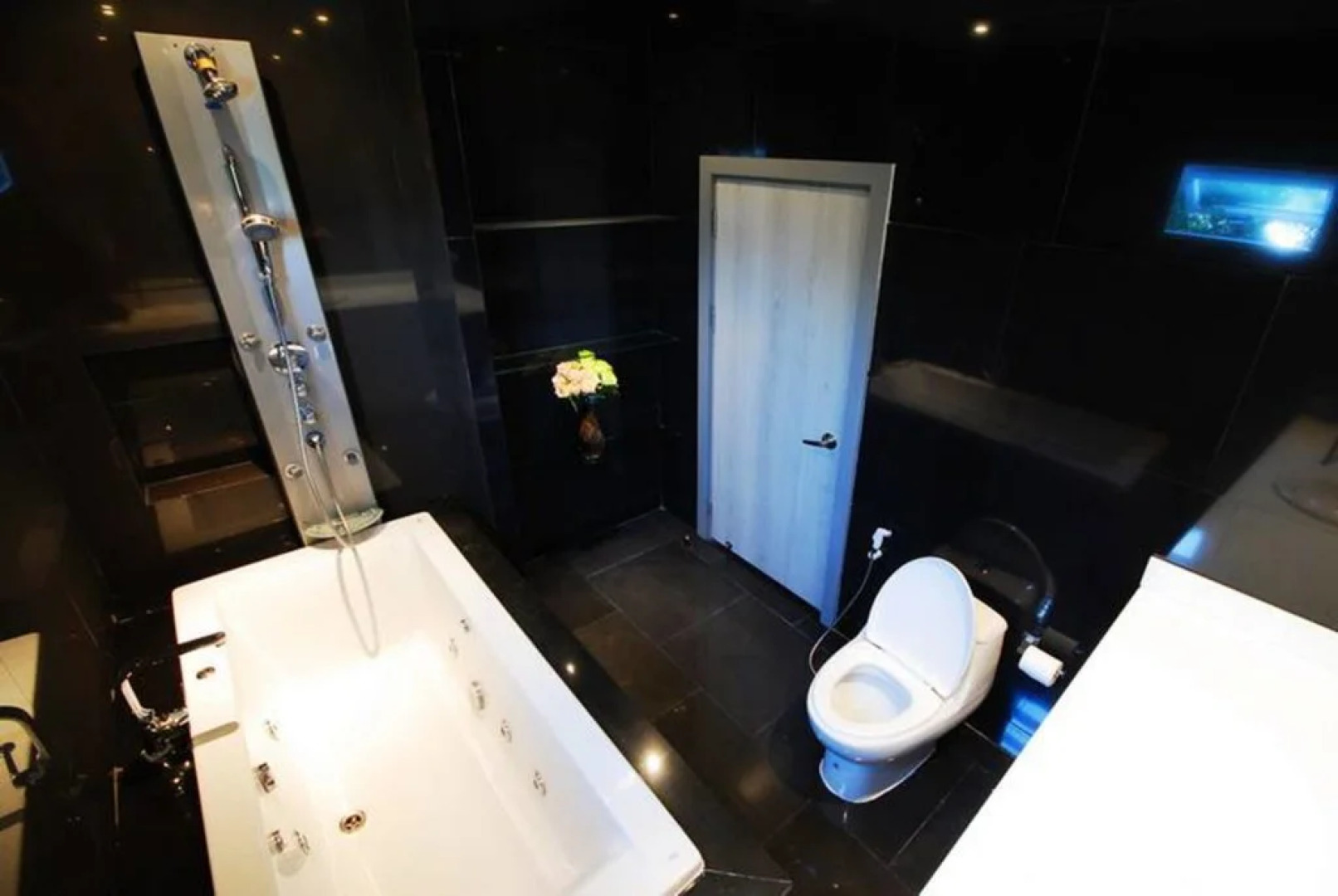 Aria Lake and Golf Villa