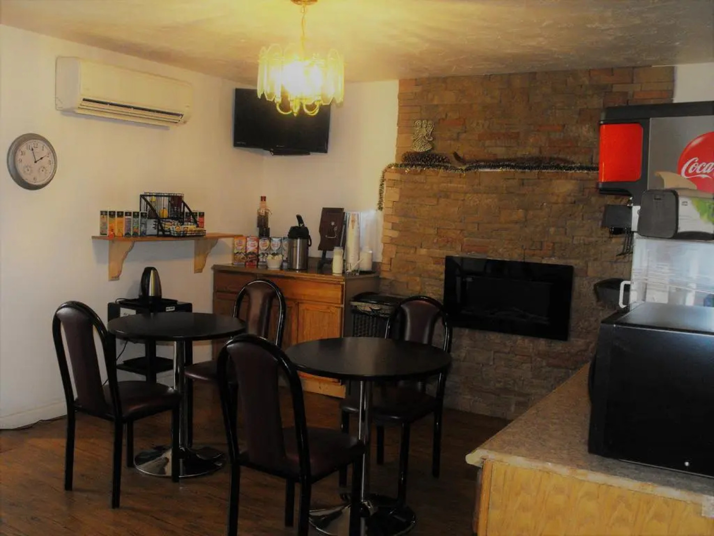 Eagle Crater Lake Inn