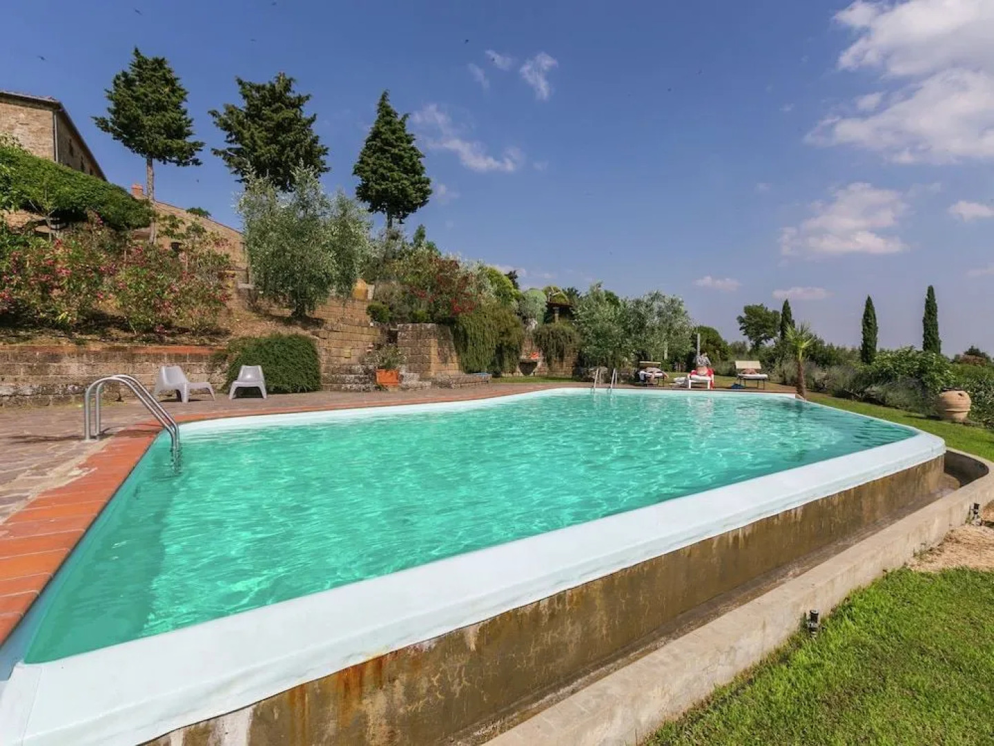 Spacious Mansion in Tuscany with Swimming Pool