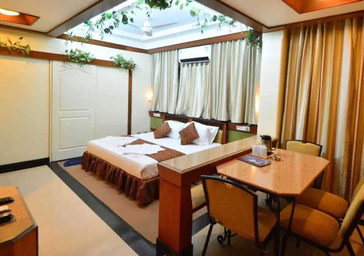 Hotel Anuradha Palace