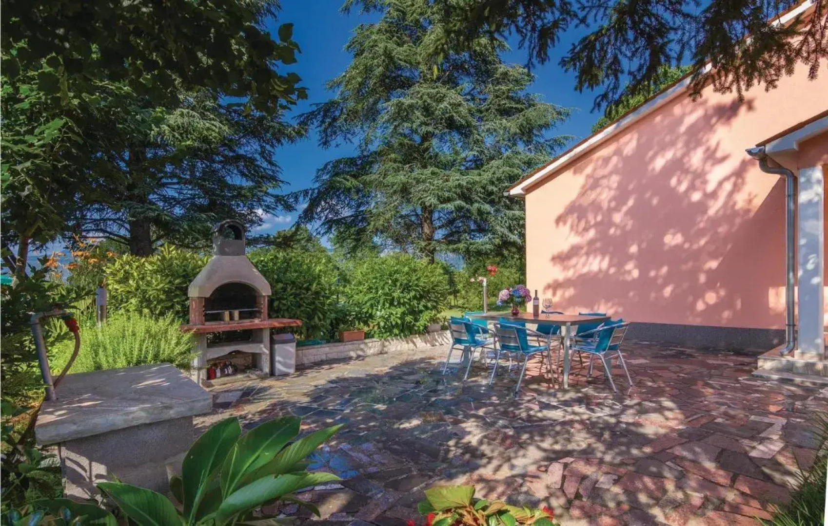 Three-Bedroom Holiday home Krsan with an Outdoor Swimming Pool 07