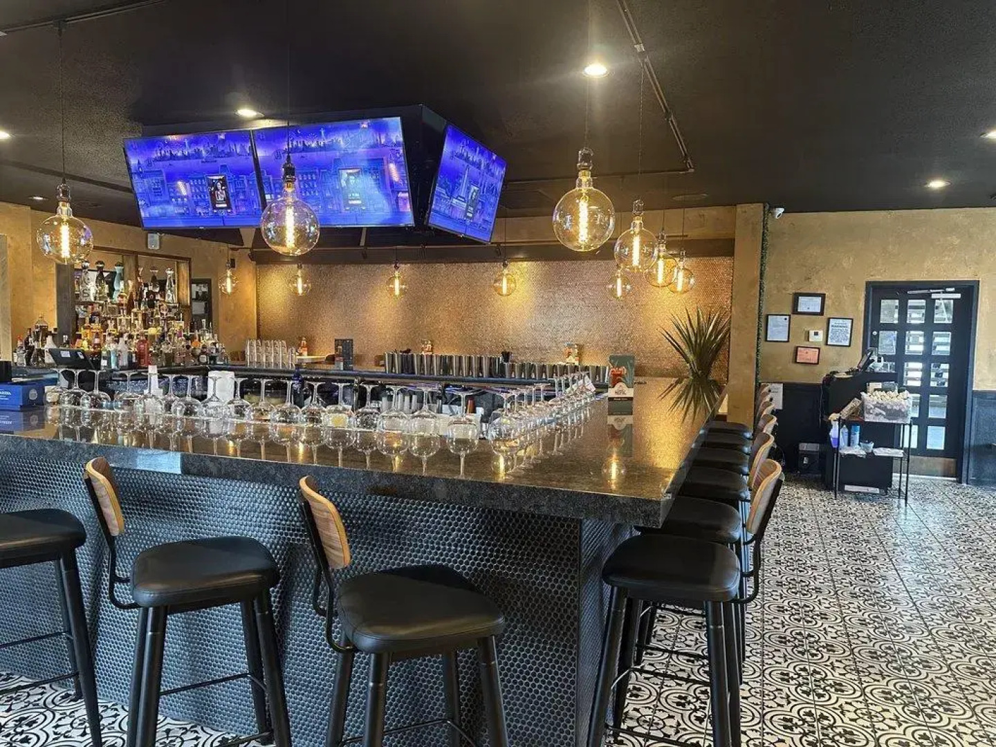 HomeTowne Studios by Red Roof Painted Post