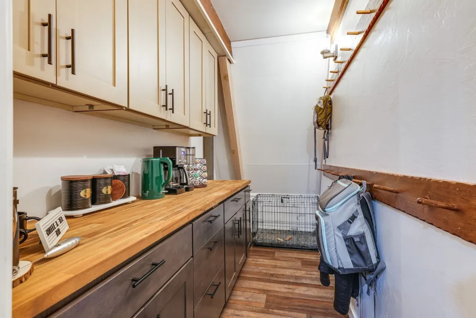 3 Mi to Calaveras Big Trees: Cabin w/ Fire Pit!