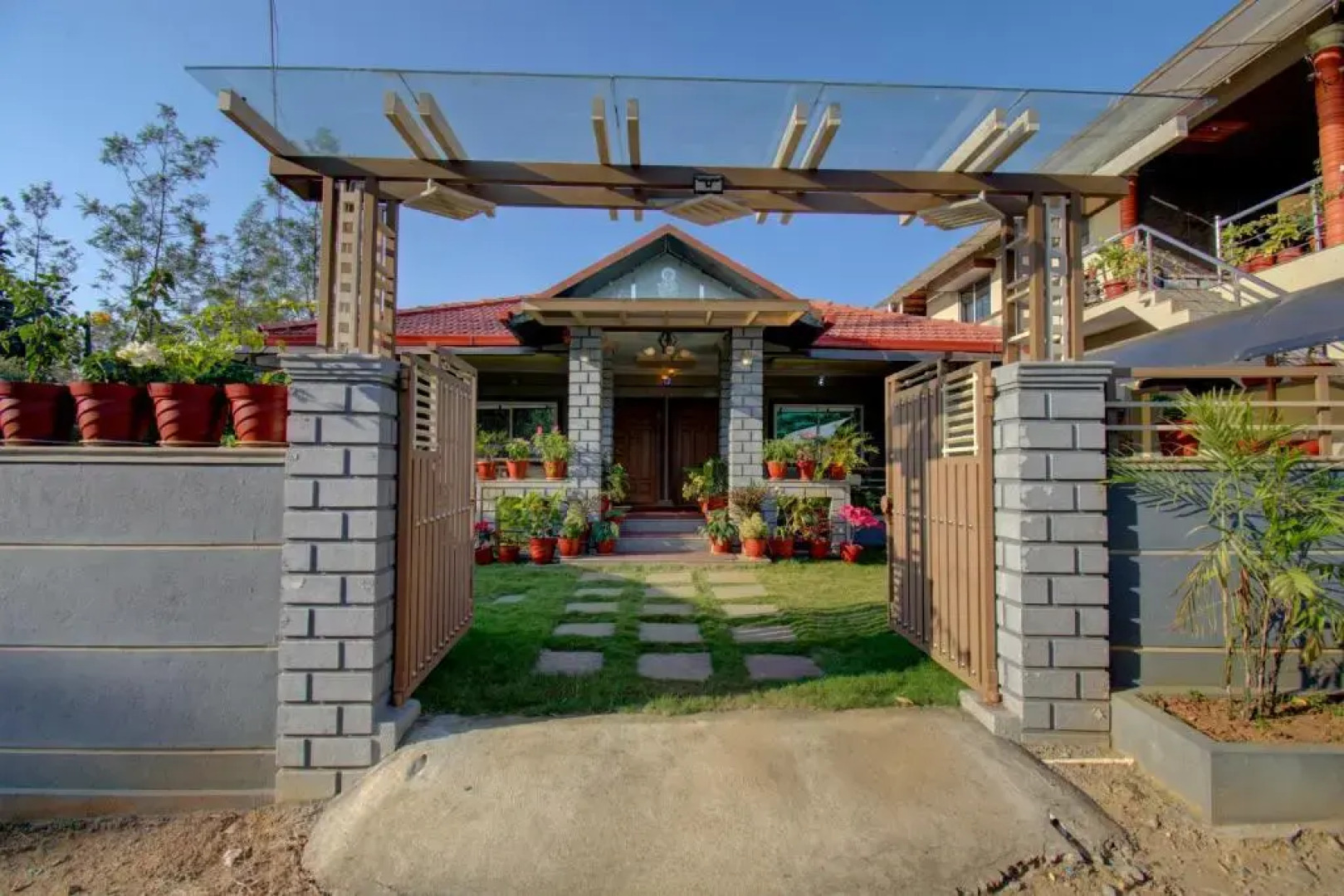 Srinikethana Home Stay with Swimming Pool