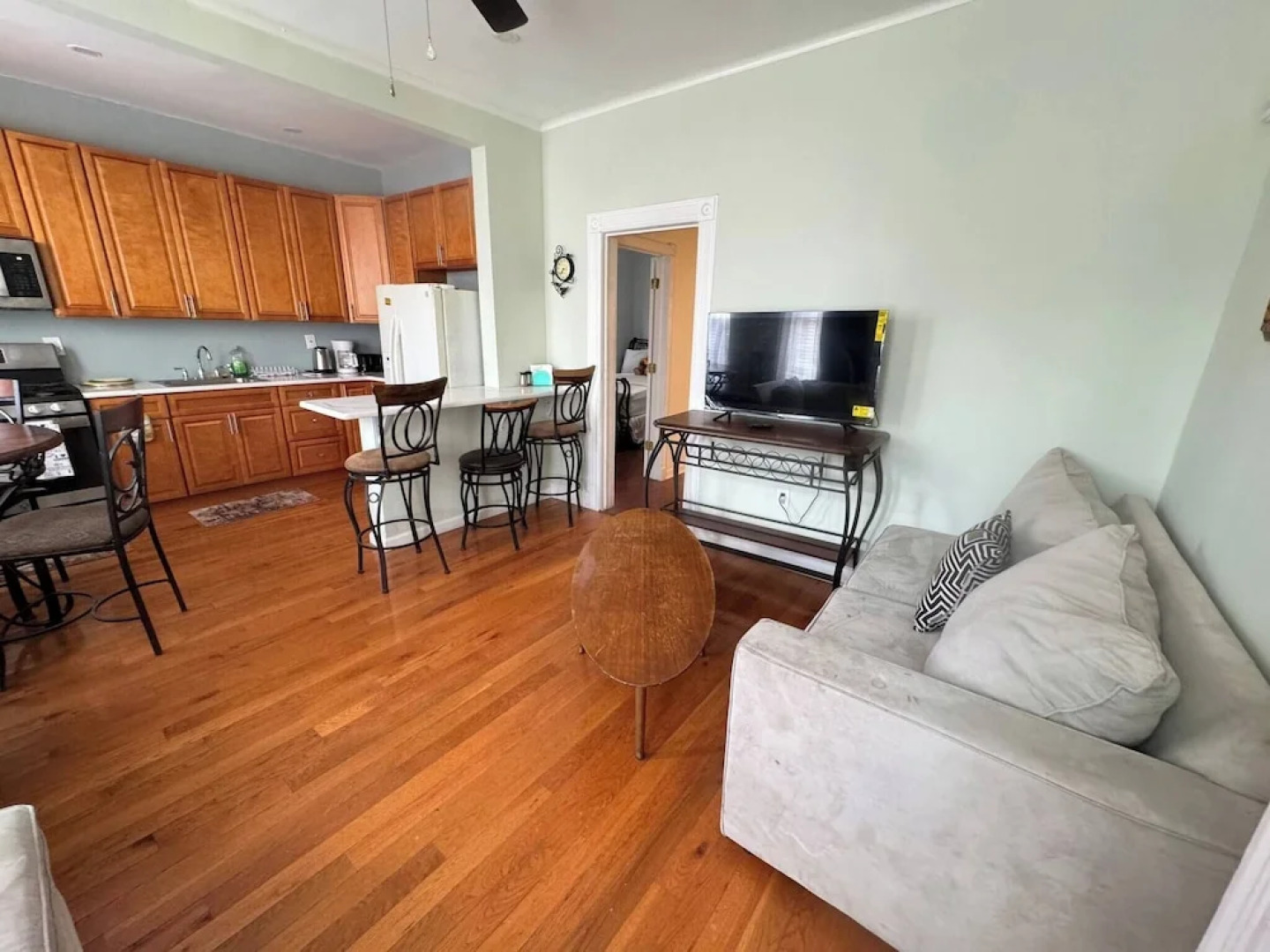 Huge 3 Bedrooms Apt 15 Minutes to NY City