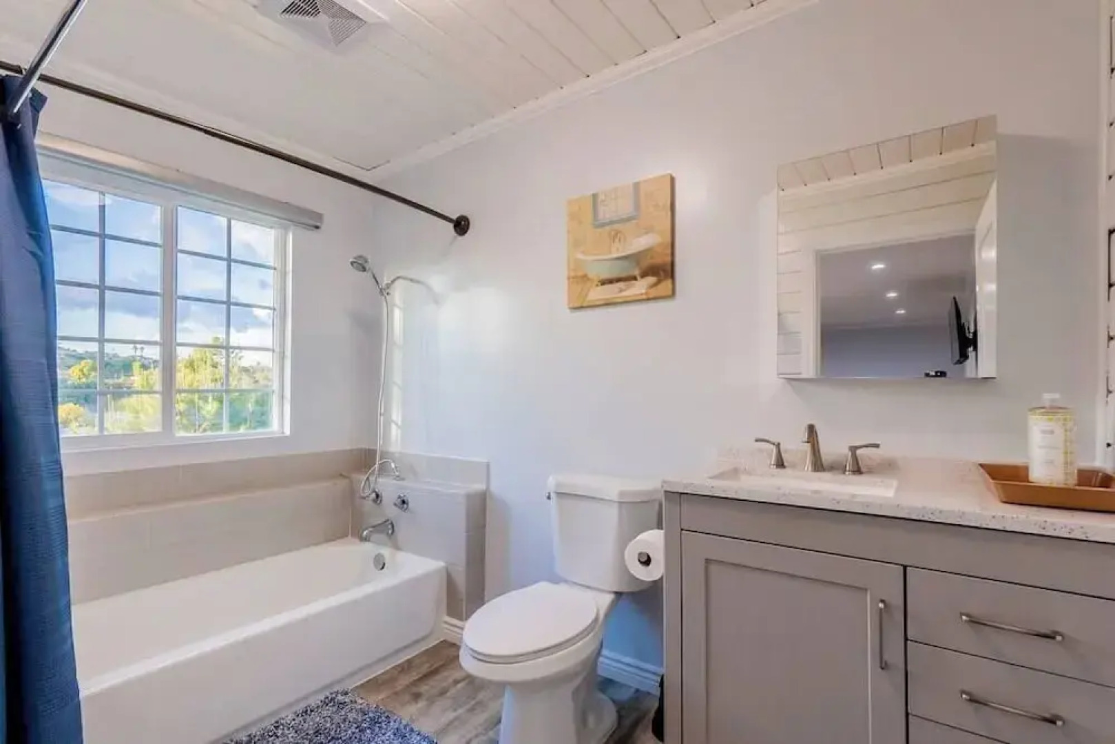 Stunning LA Luxury Retreat: Ideal for Work or Play