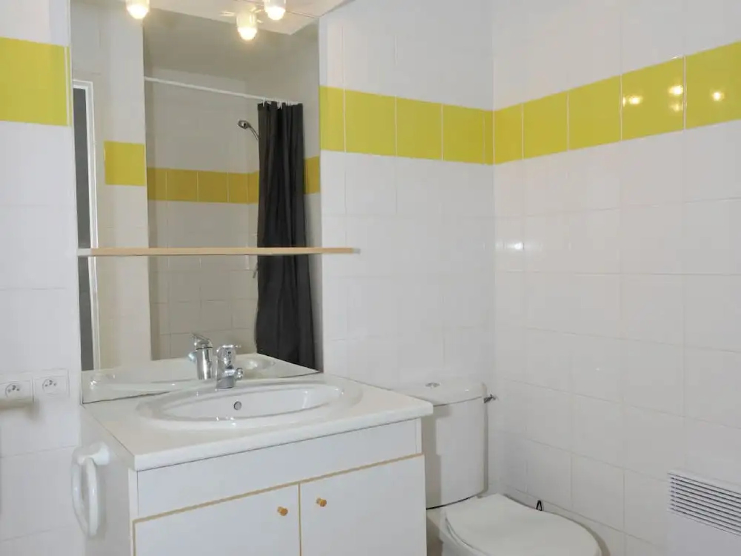 Cozy Apartment in the Lively Resort of Carcans Océan