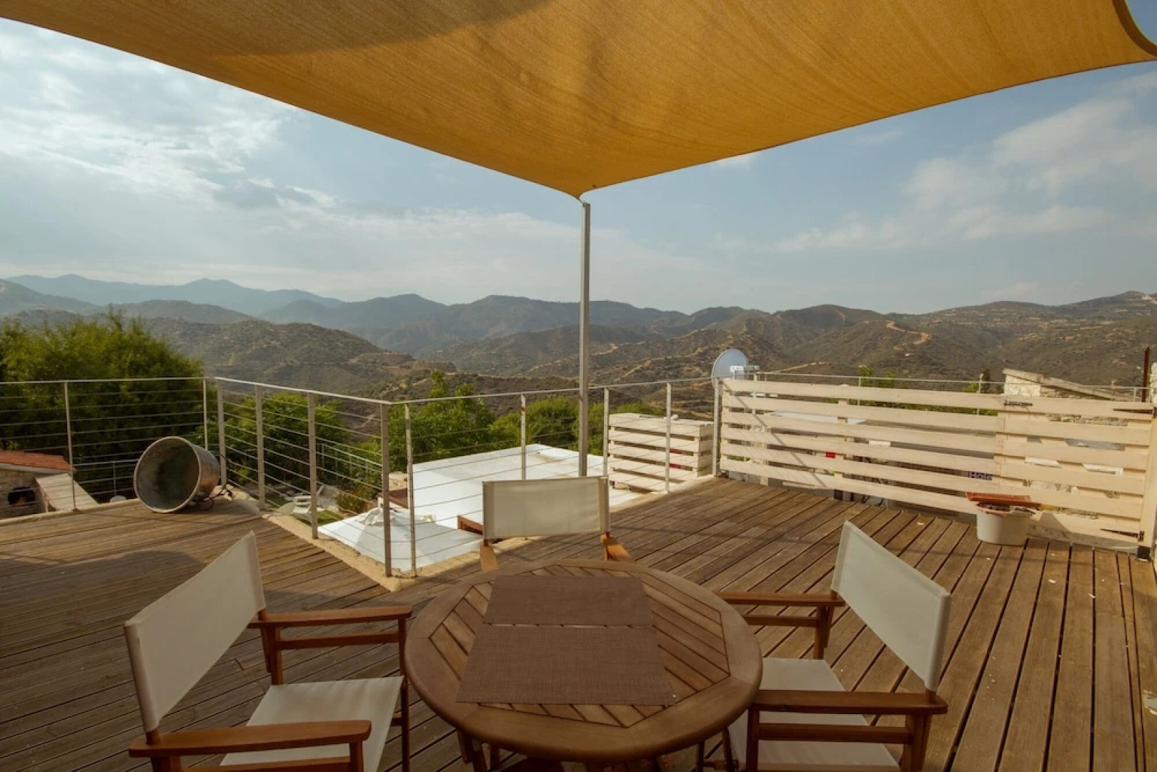 Thyone Uno Bal Cottage