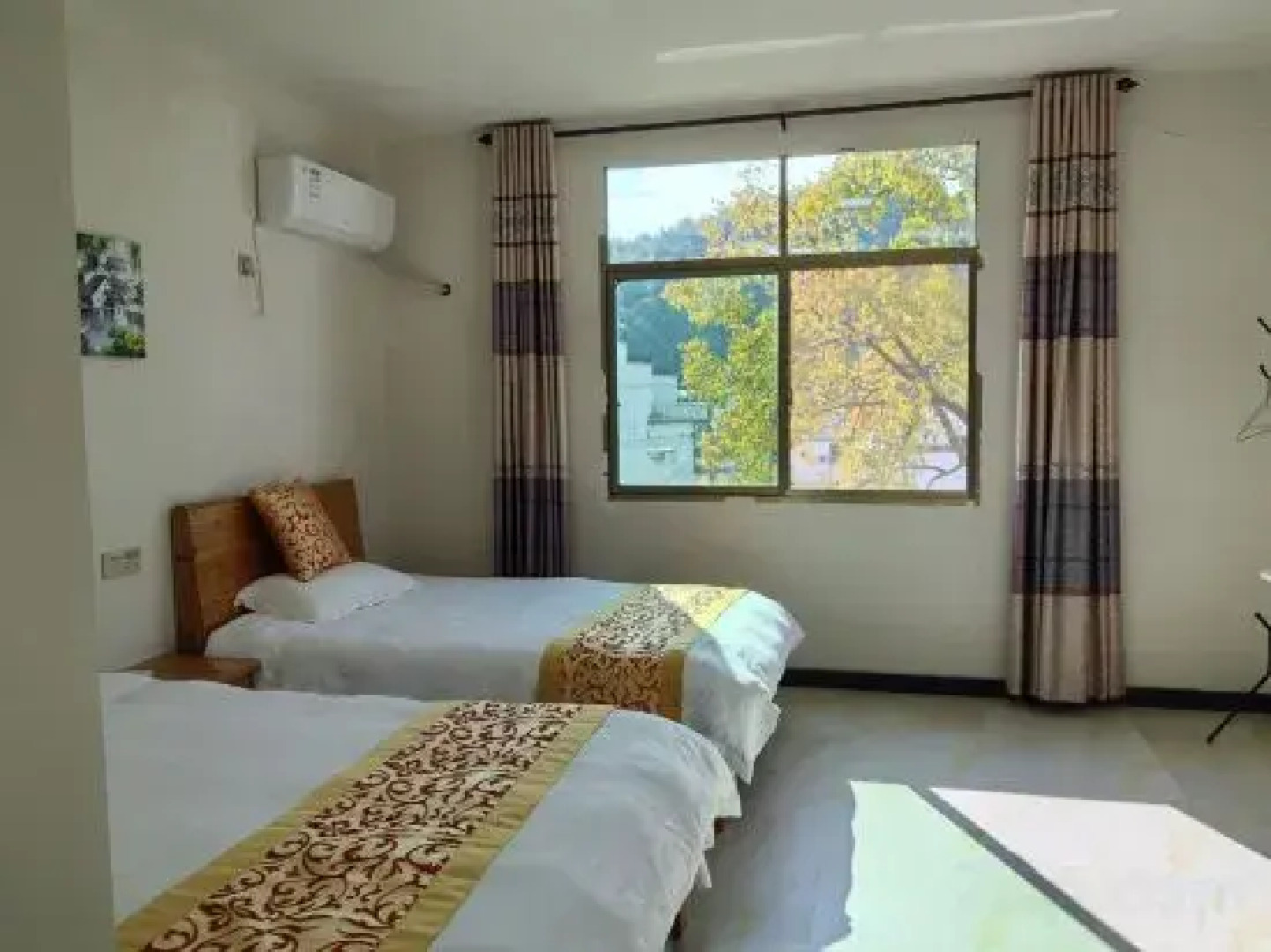 Wuyuan Ancient Maple Hotel