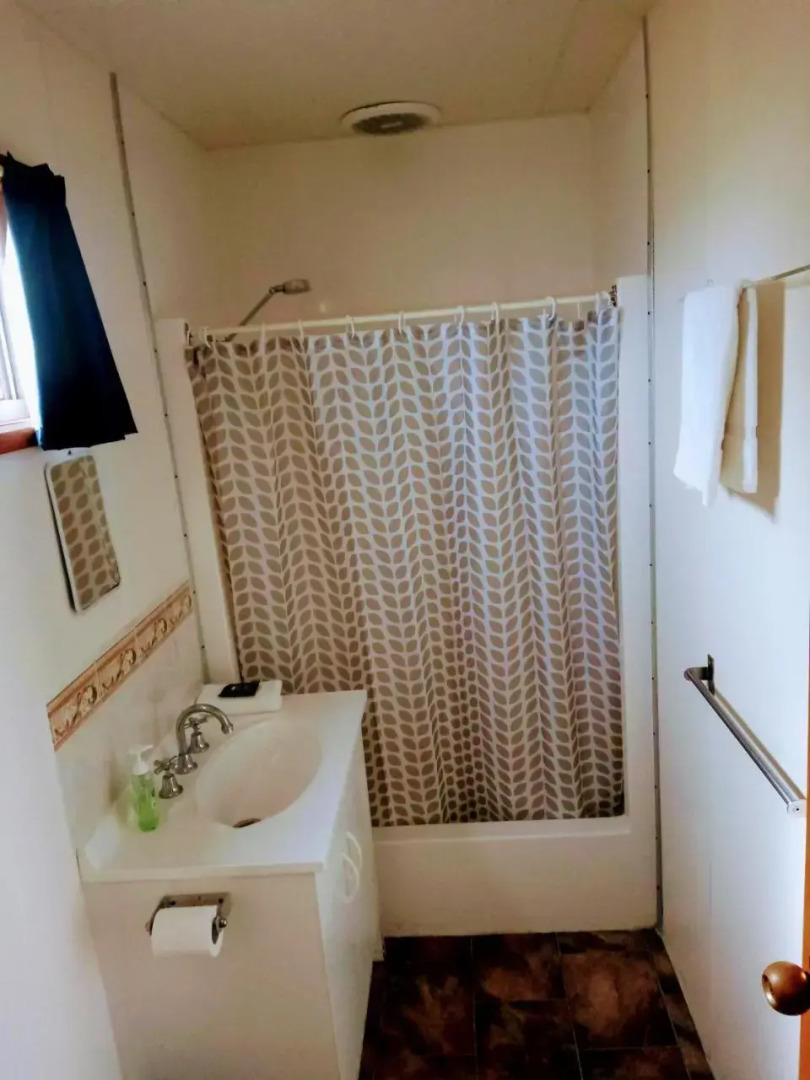 Rocks Retreat Cabin - Seal