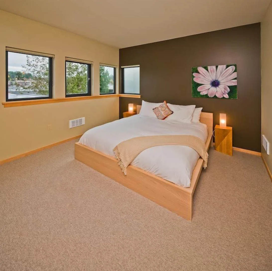 Island Inn at 123 West