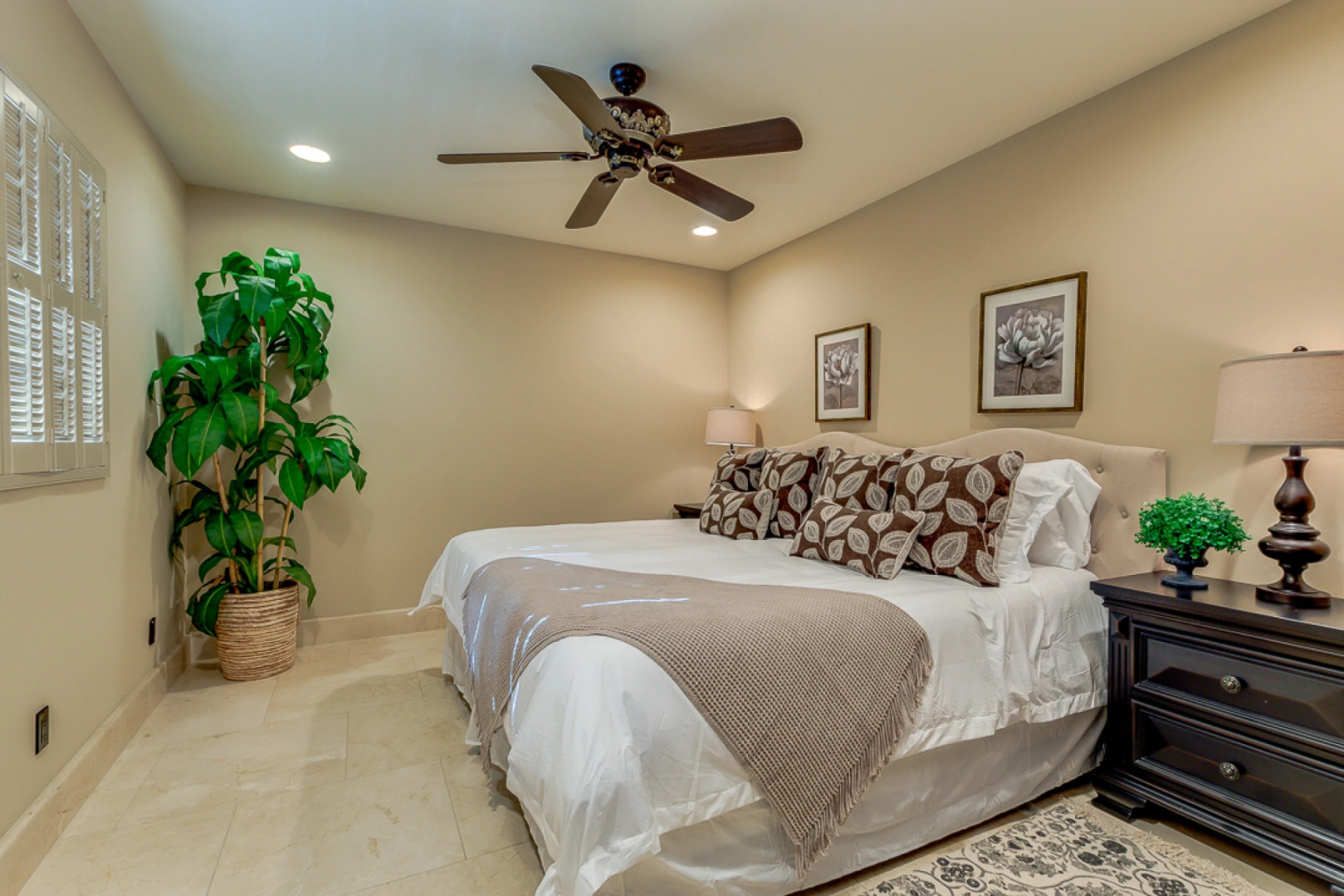 Your Oasis-Private Estate Resort 6Bdrm/5.5 Bath/Pool Misters