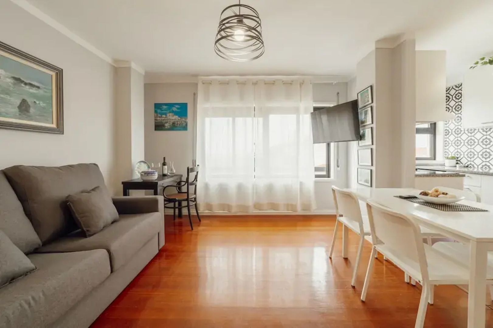 Espinho Seawalk AND Seaview by Vacationy