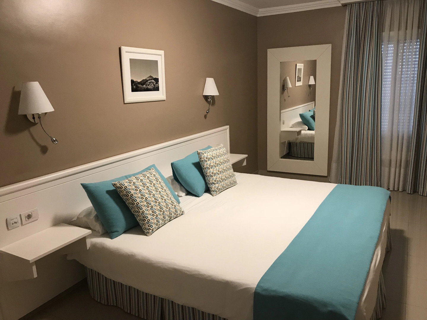 Coral La Quinta Park Suites