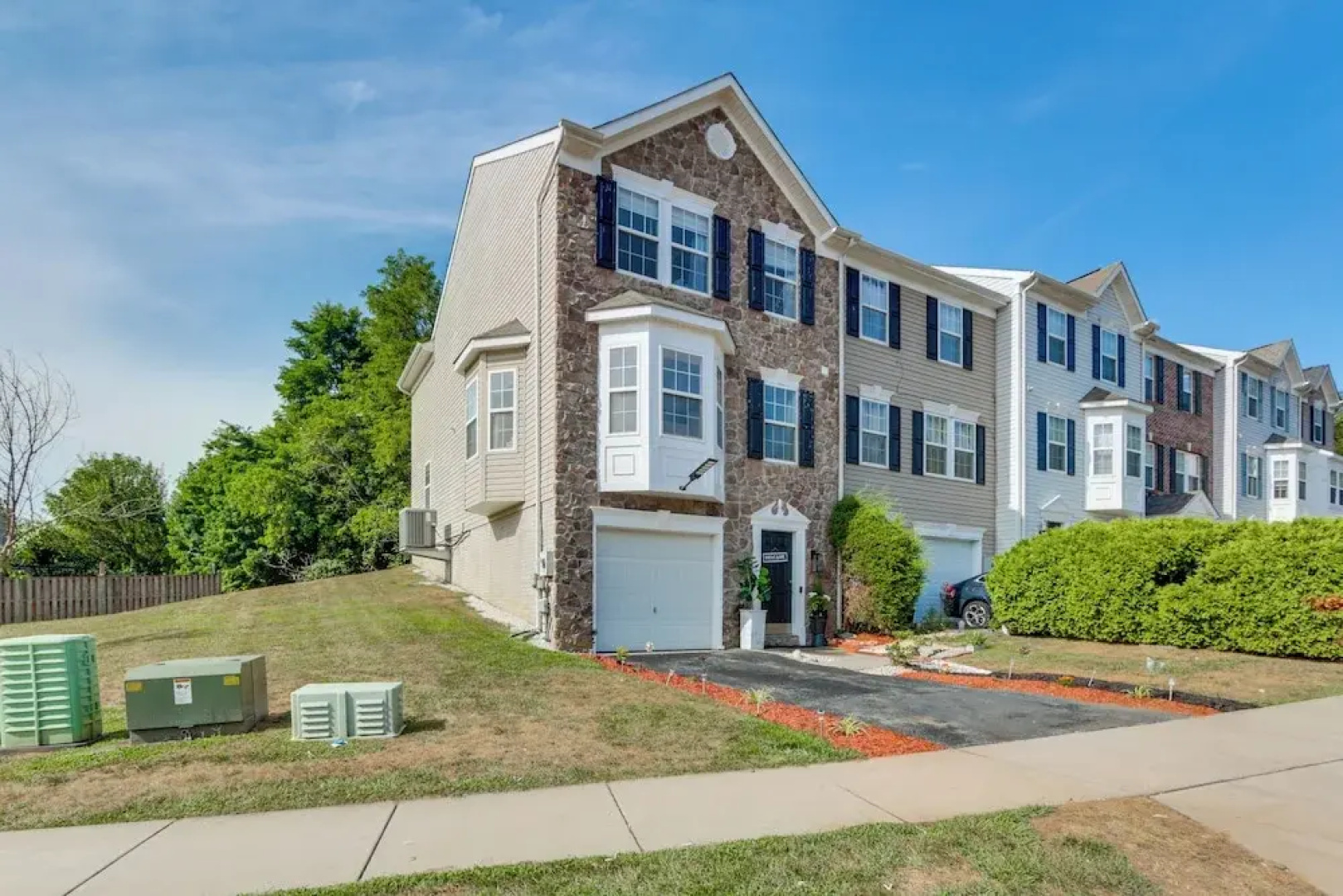 < 2 Mi to Dtwn Hagerstown: Townhome w/ Fireplace
