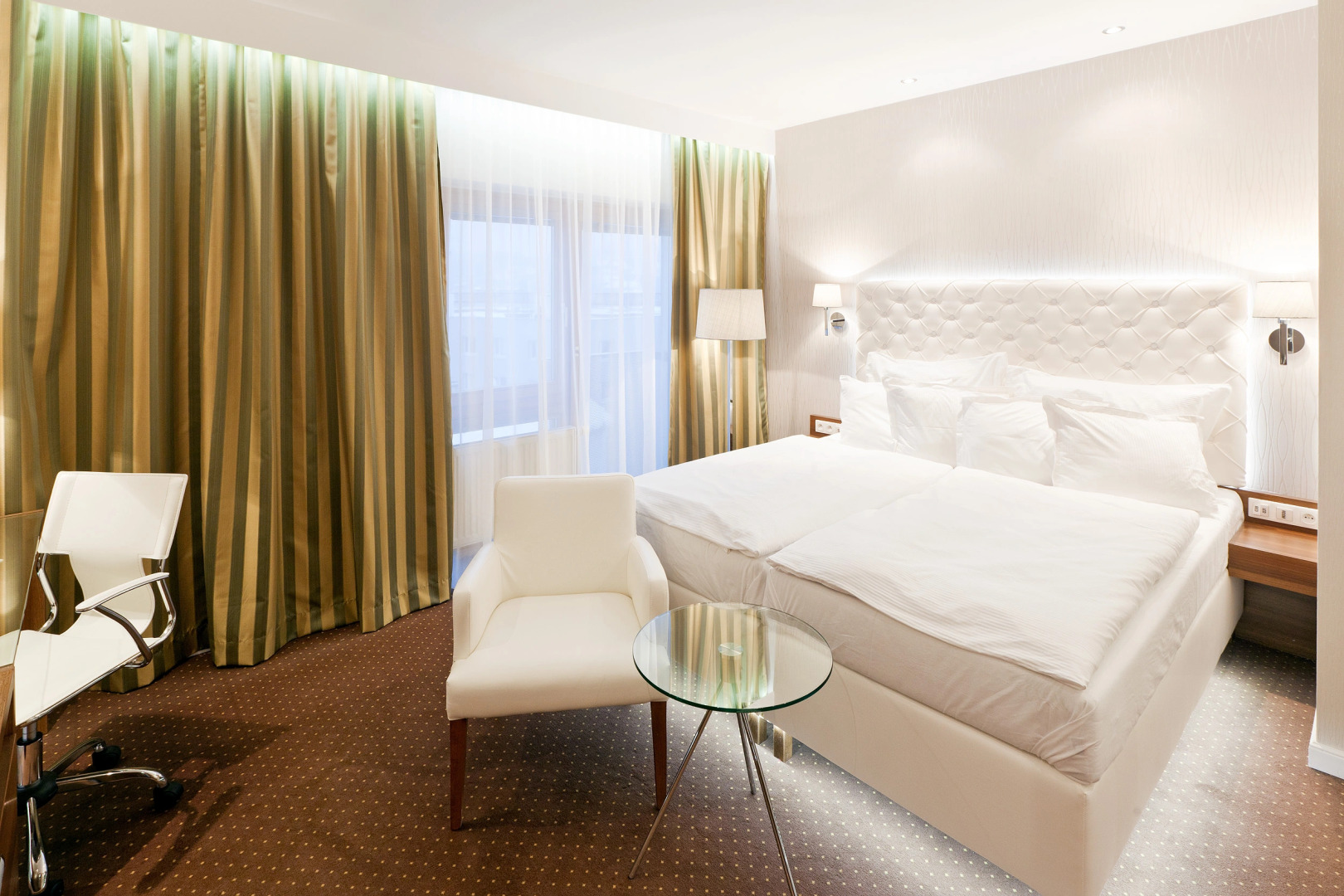 Pytloun City Boutique Self Check-in Hotel