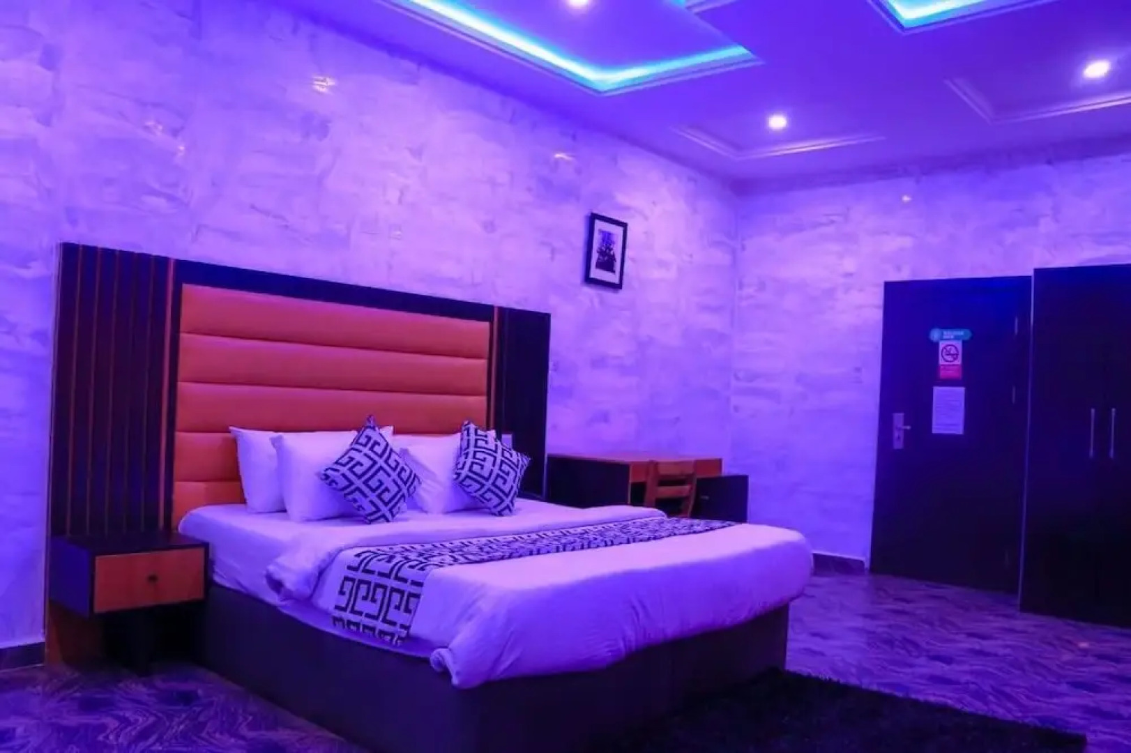 MountRoyal Centre Hotel and Suites