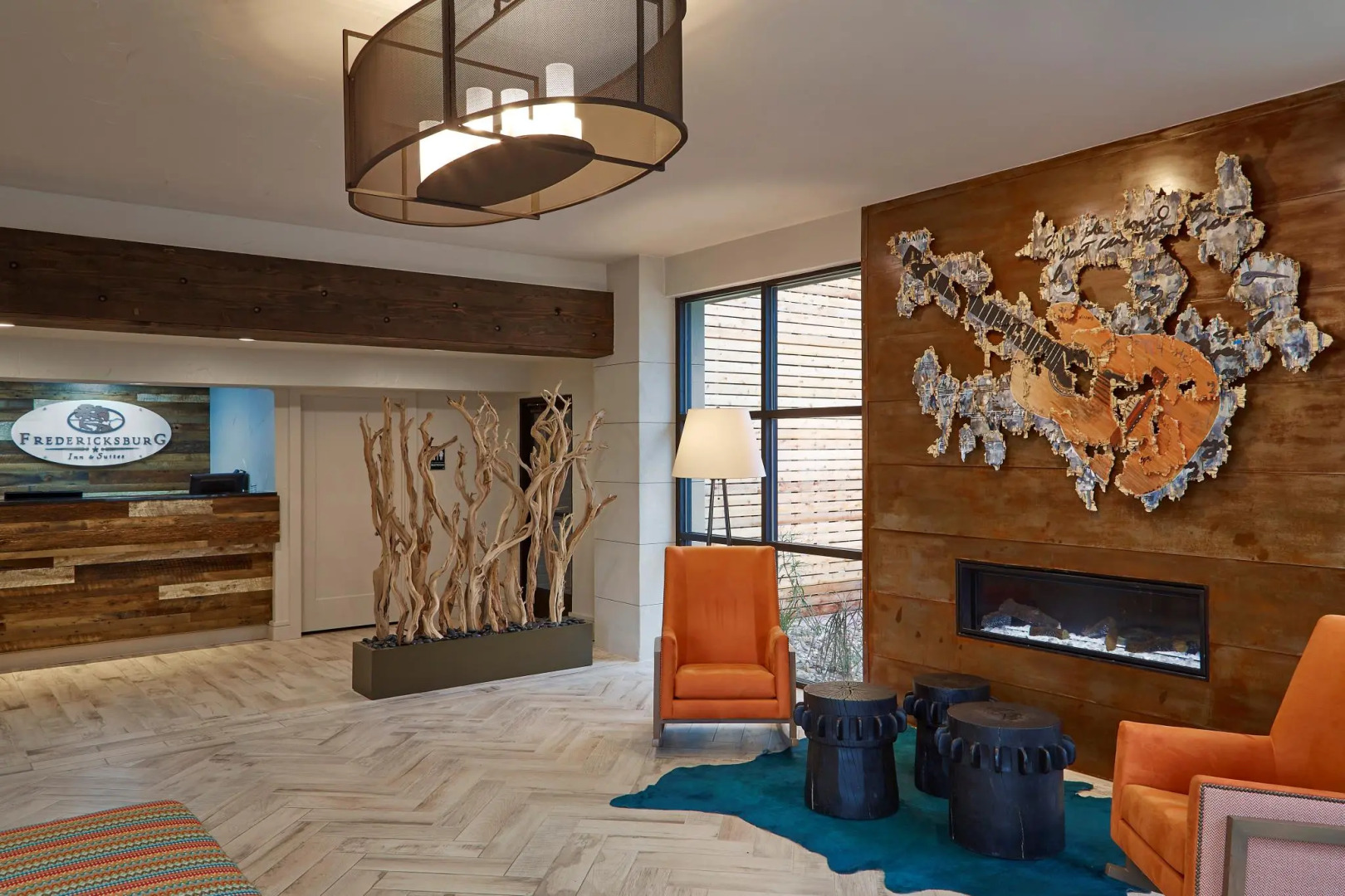 Fredericksburg Inn & Suites