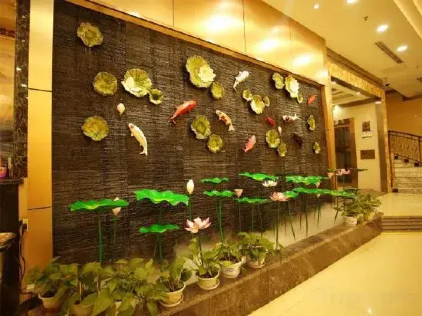 Sunshine Holiday Hotel