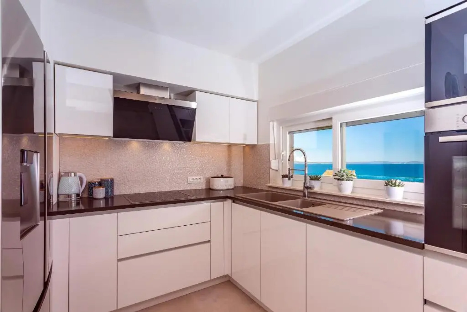 Villa Diva with 7 bedrooms, heated pool, sauna and fun zone, sea views