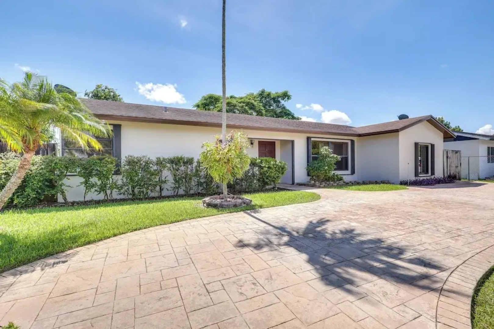 Pet-friendly Home w/ Yard ~ 3 Mi to Zoo Miami!