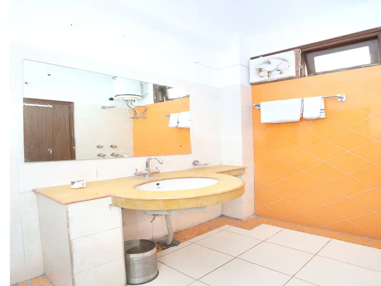 OYO 10985 Home Spacious 1BHK Barog