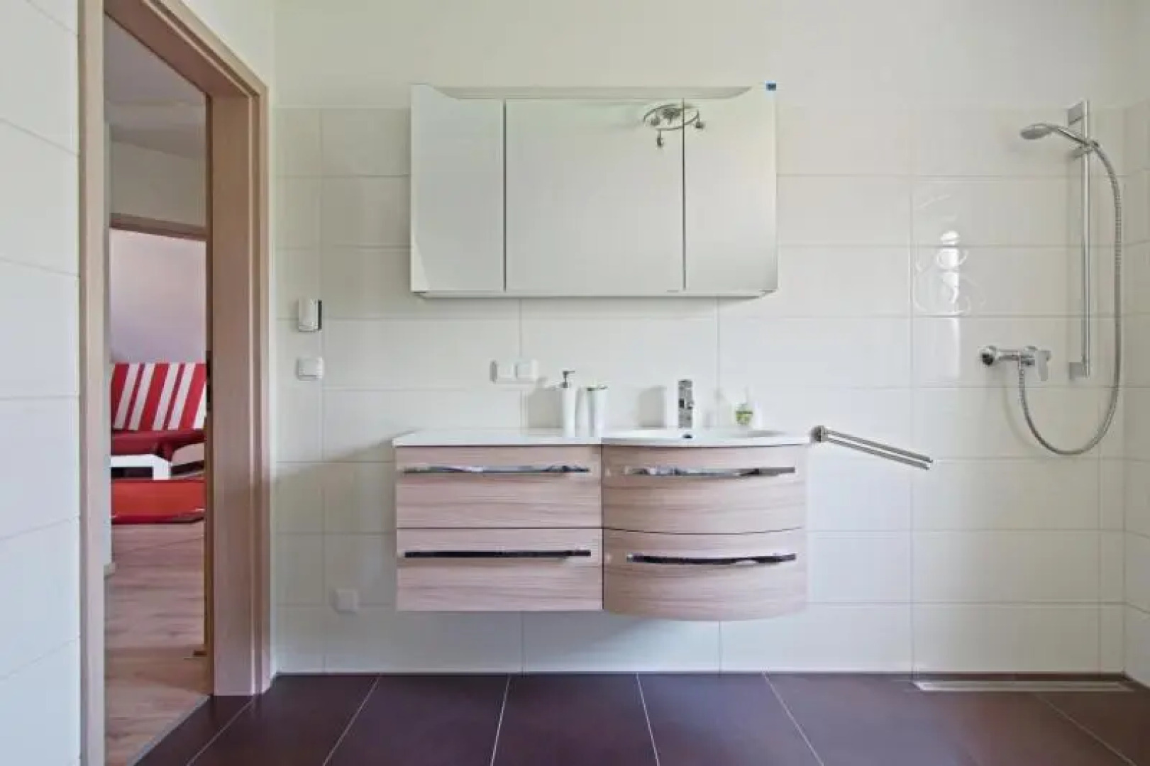 ID 4945 - Private Rooms